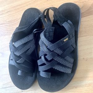 Teva sandals size 7 - black